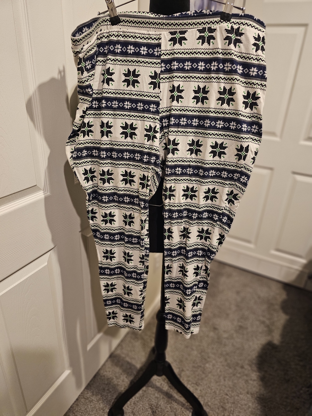 torrid White and Navy Fair Isle Knit Leggings